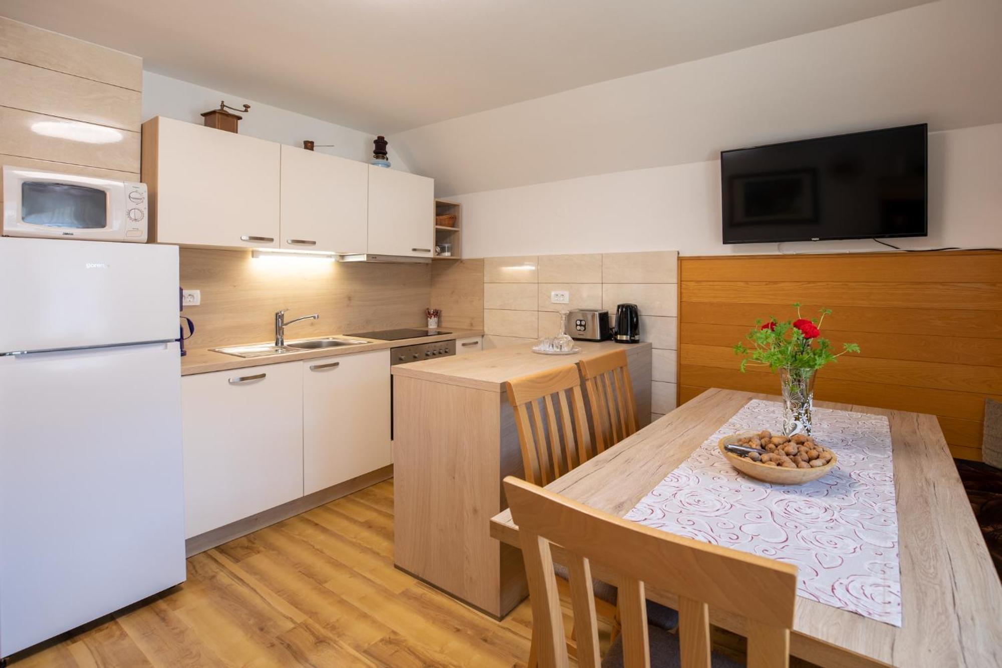 Apartmaji Prezelj 보히니 외부 사진